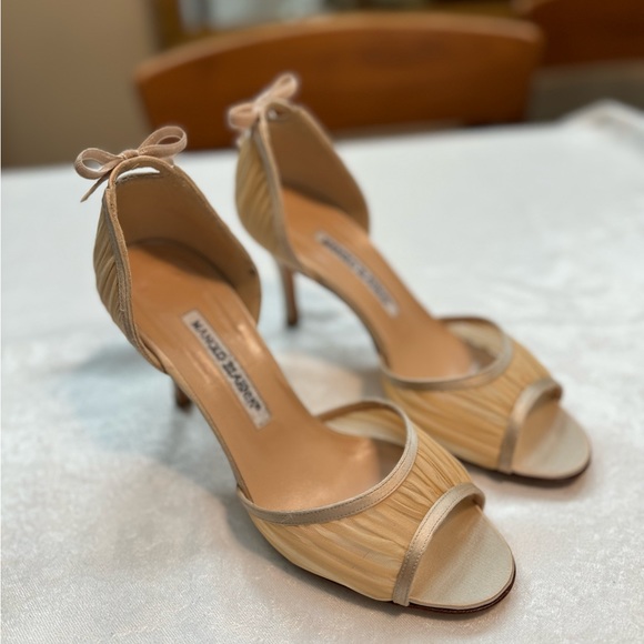 Manolo Blahnik Satin/Silk/Velvet Champagne Open Toe Pumps. Size 36 1/2. - Picture 2 of 7